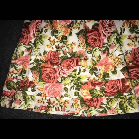 Beautiful Lace & Floral Dress - Picture 5 of 5